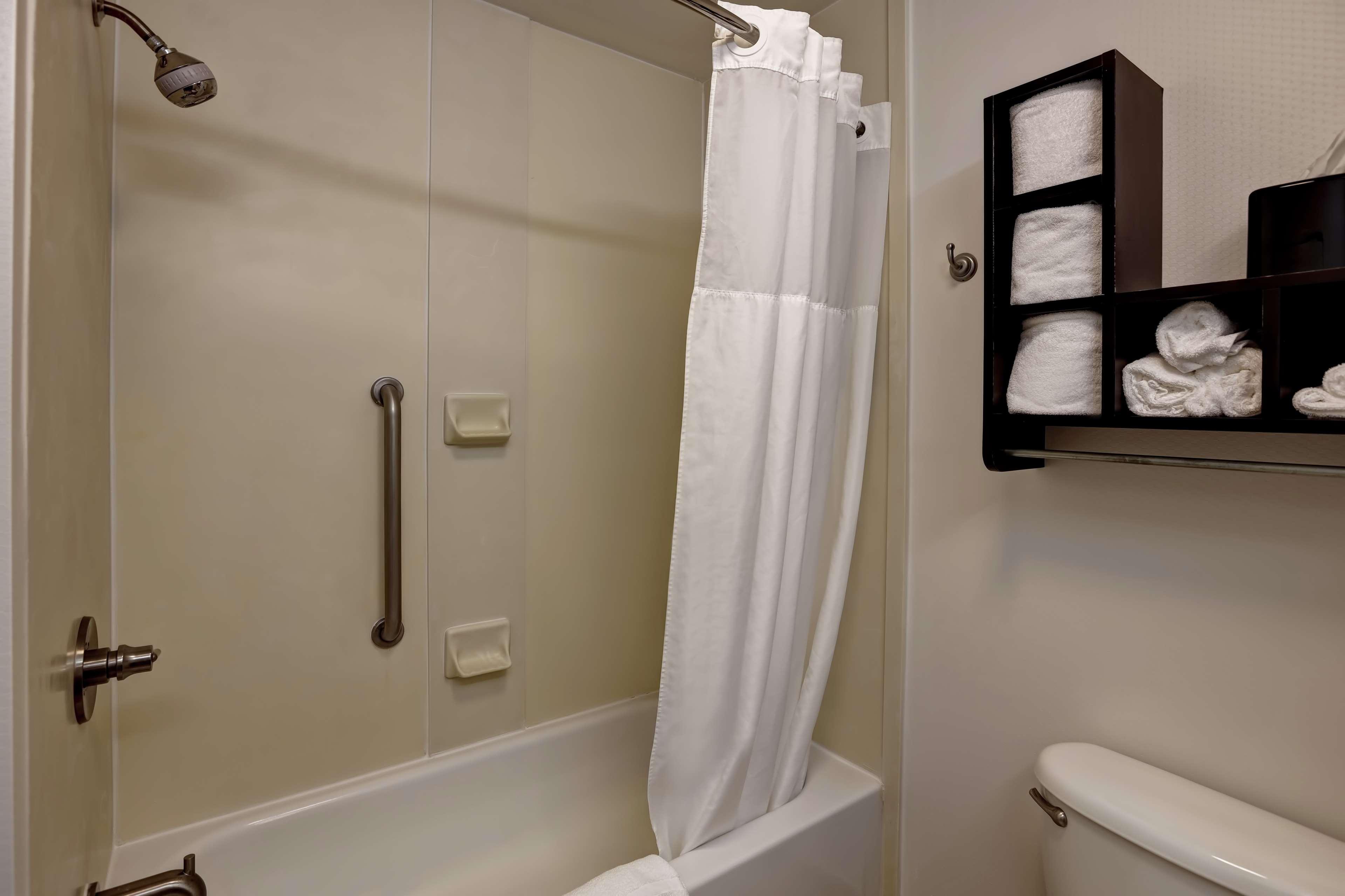 Hampton Inn Atlanta-Woodstock Exterior photo